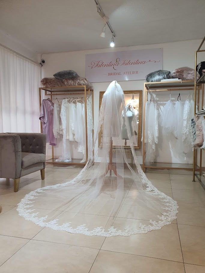 Anticipo Mantilla Tradicional – Encaje XL, Longitud Catedral | Cecy M