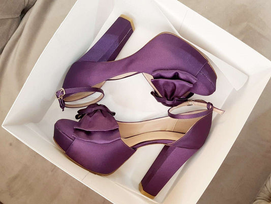 zapato de tacón alto color morado