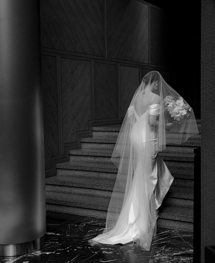 Anticipo "Liv" Velo liso de tul, corte cascada en longitud catedral, hecho a mano by Cecy M. $1,680 mxn