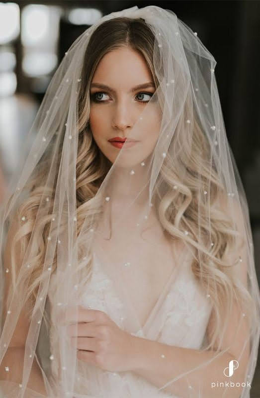 Anticipo Velo en tul , corte cascada con perlas, longitud catedral + 80 centímetros, hecho a mano by Cecy M. $2,390 mxn