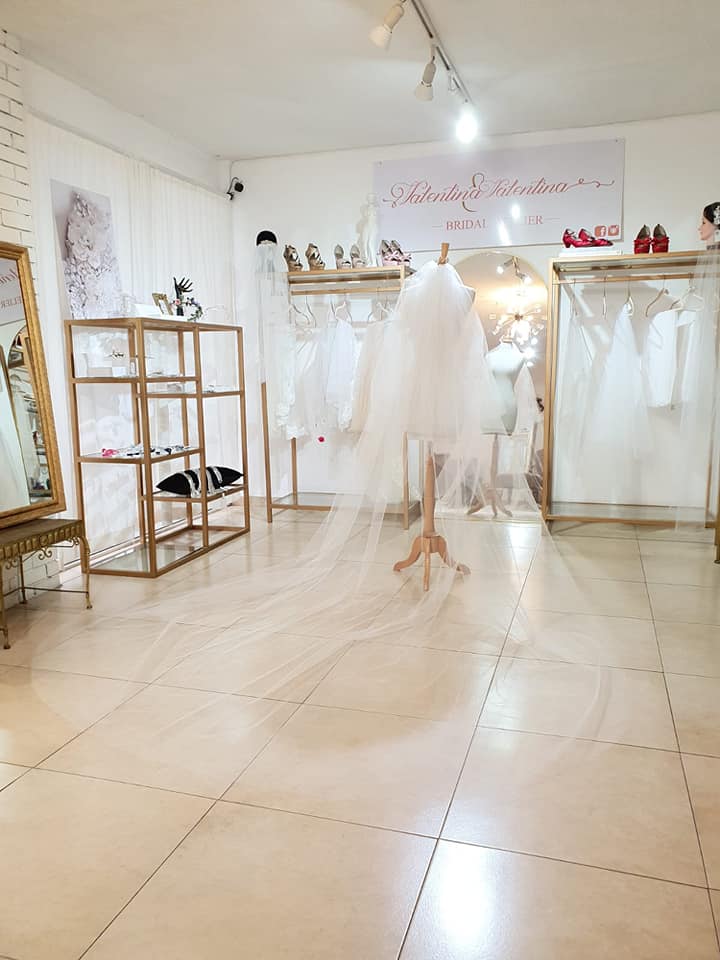 Anticipo Velo en tul , corte cascada con perlas, longitud catedral + 80 centímetros, hecho a mano by Cecy M. $2,390 mxn