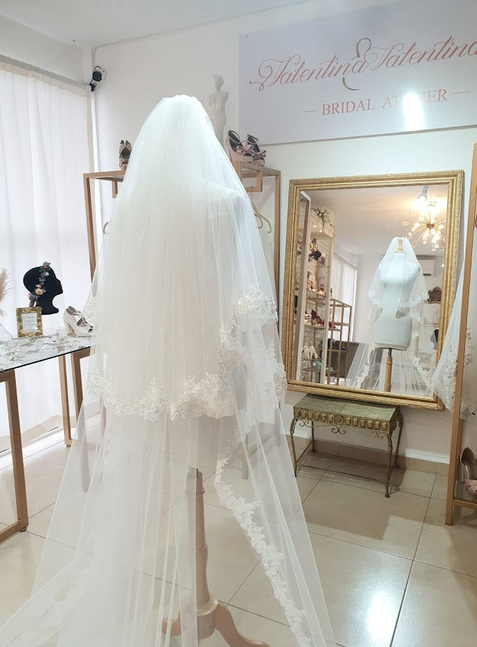 Anticipo "Hailey" Mantilla corte cascada, encaje M, en longitud catedral hecho a mano by Cecy M. $5,880 mxn