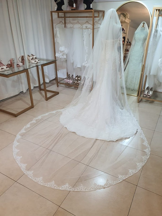 Anticipo Mantilla corte tradicional, longitud catedral , encaje M, hecha a mano by Cecy M. $4,190 mxn