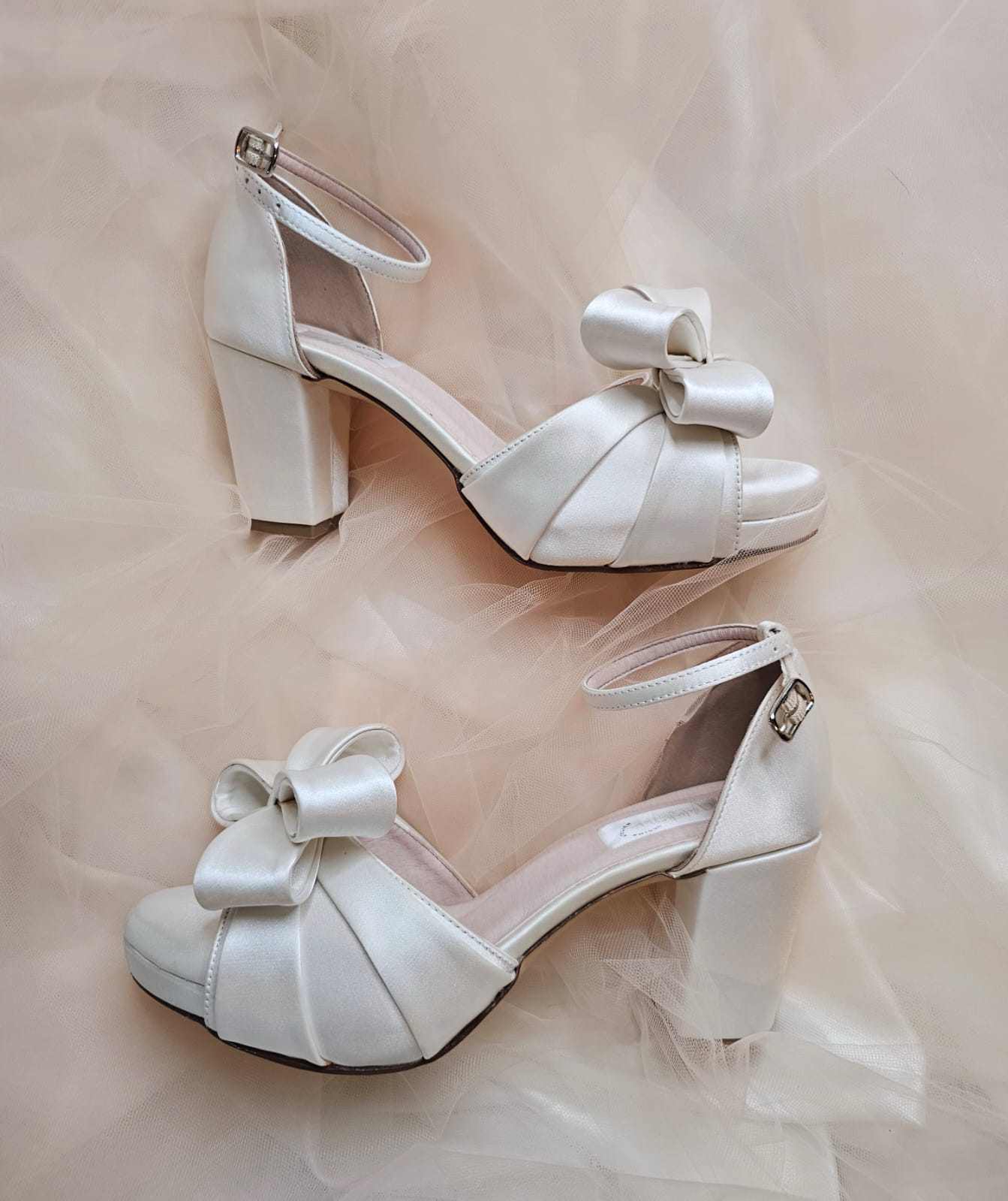 zapato de novia con moño