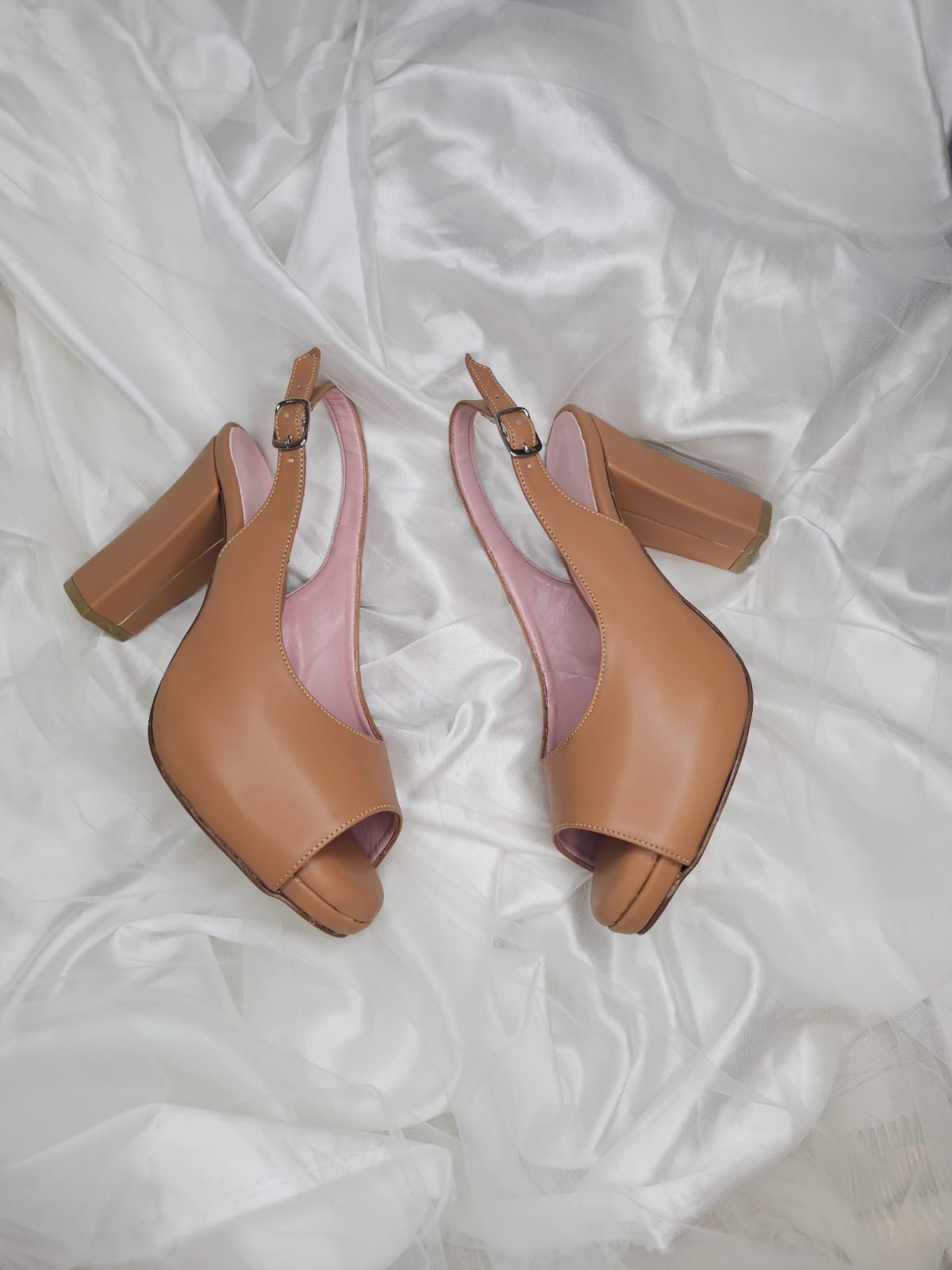 zapato acón ancho