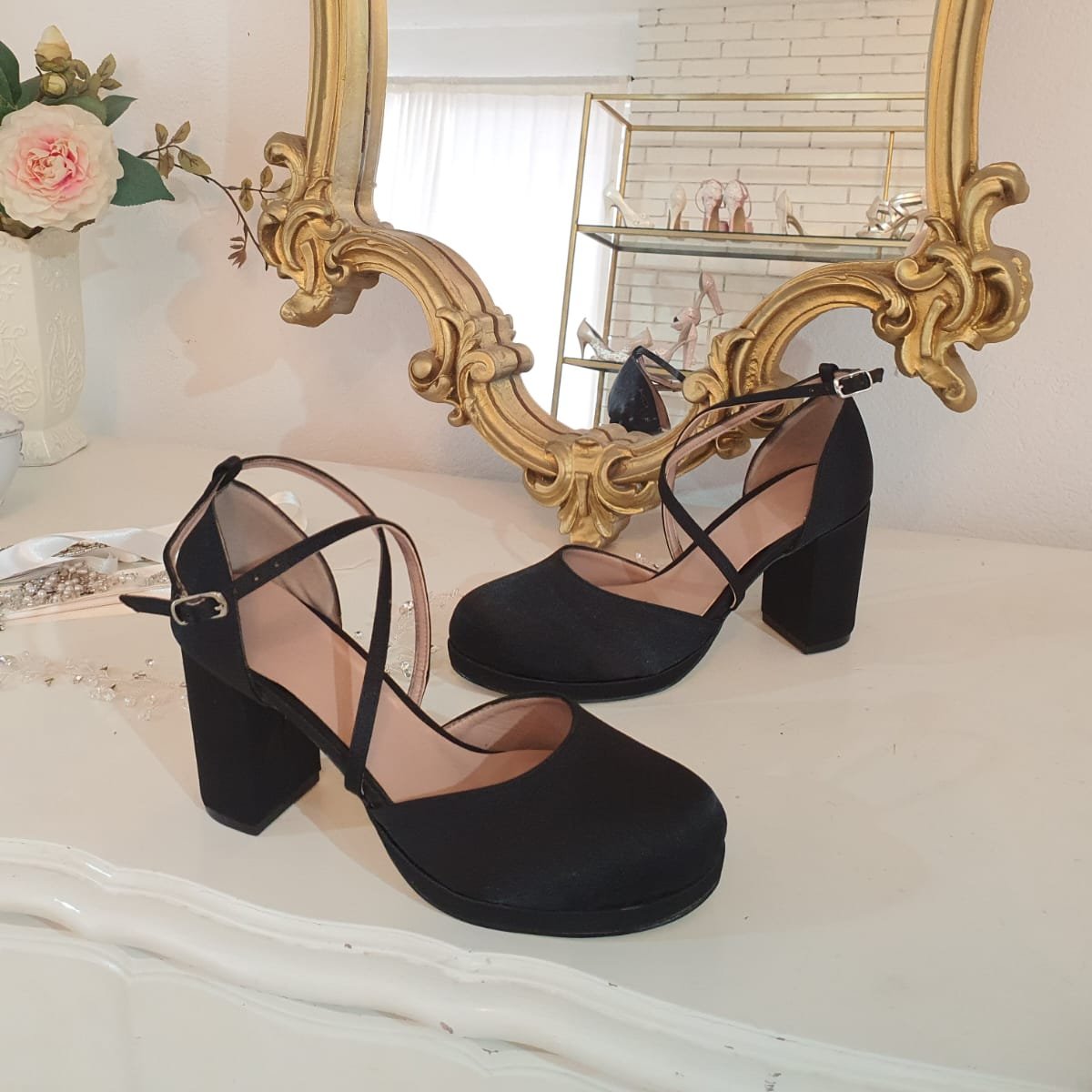 zapatilla negra