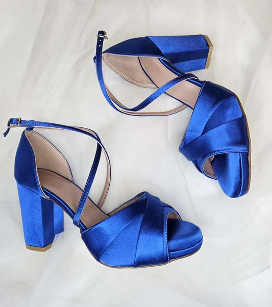 zapato azul rey tacón bajo