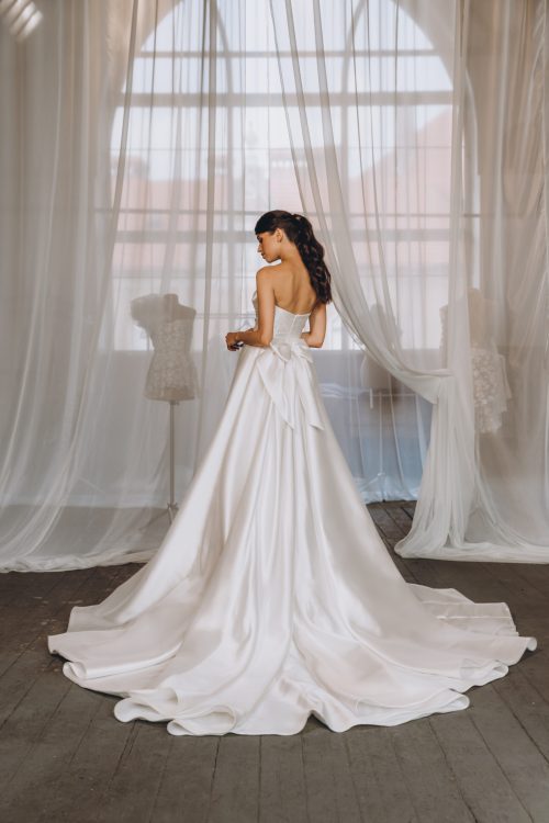 Vestido de Novia Camila Gown Train, & Bow LR16 MTY VENDIDO