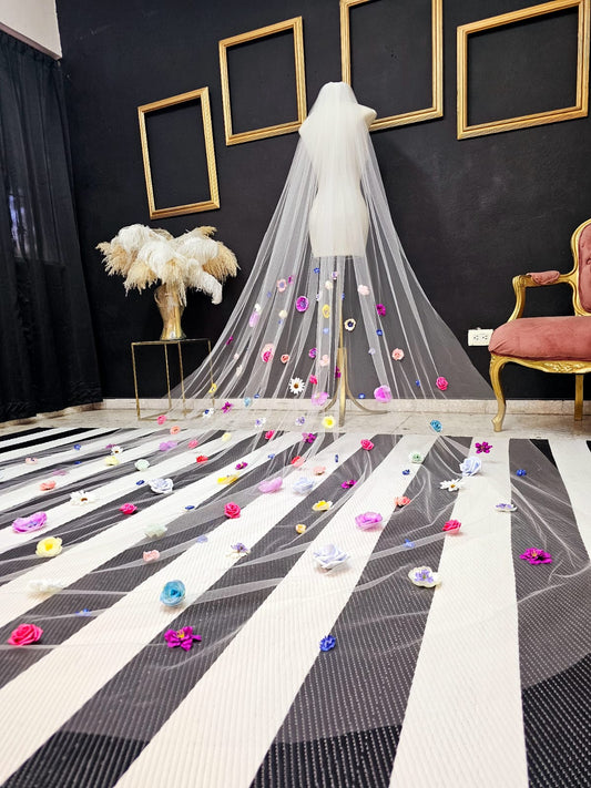 Separación Velo de tul decorado con flores, corte tradicional en longitud catedral hecho a mano by Cecy M. $3,280 mxn