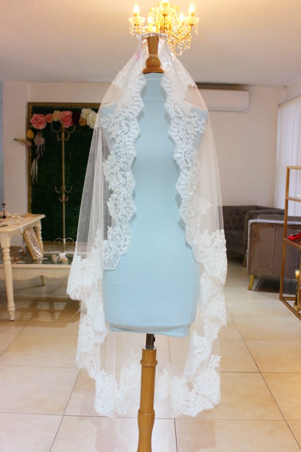 Anticipo Mantilla de novia, longitud 1.20 metros, corte virgen, encaje L, hecha a mano by Cecy M. $3,280 mxn