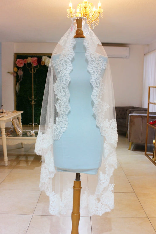 Anticipo Mantilla de novia, longitud 1.20 metros, corte virgen, encaje L, hecha a mano by Cecy M. $3,280 mxn
