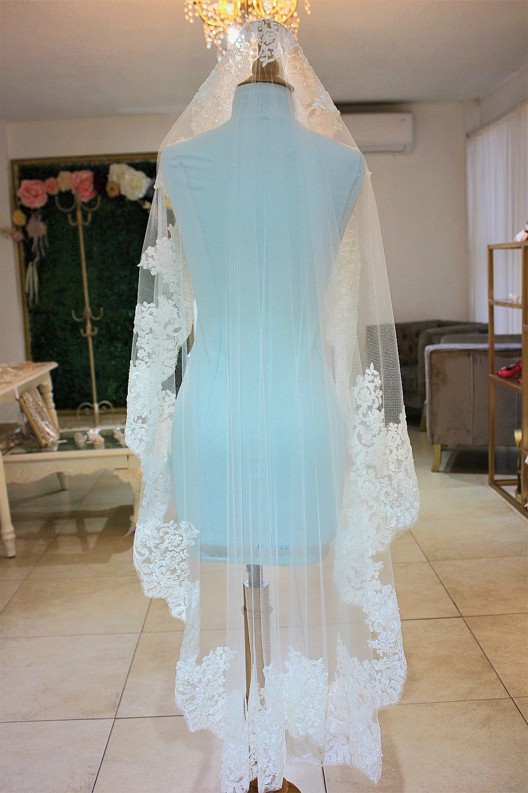 Anticipo Mantilla de novia, longitud 1.20 metros, corte virgen, encaje L, hecha a mano by Cecy M. $3,280 mxn