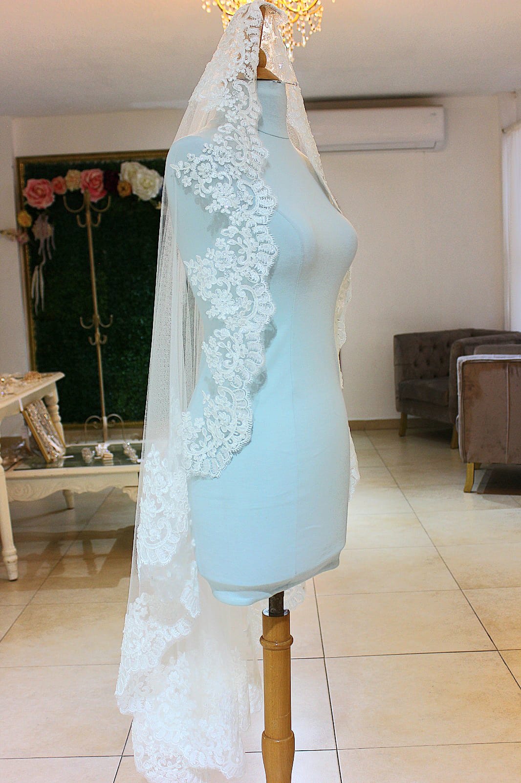 Anticipo Mantilla de novia, longitud 1.20 metros, corte virgen, encaje L, hecha a mano by Cecy M. $3,280 mxn