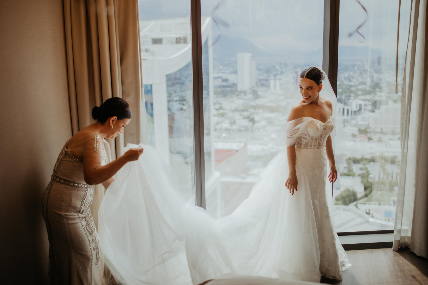 Vestidos de novia con sobre falda