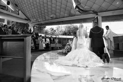 Anticipo Mantilla corte tradicional, encaje M, longitud 90 centímetros, hecha a mano by Cecy M. $1,790