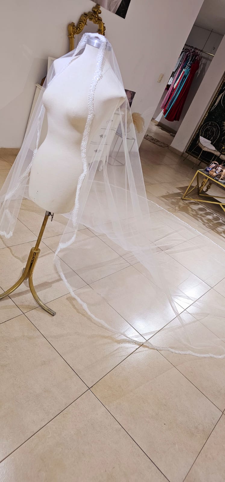 Anticipo Mantilla de Novia Corte Virgen Encaje S – Longitud Catedral |  Hecha a Mano por Cecy M.