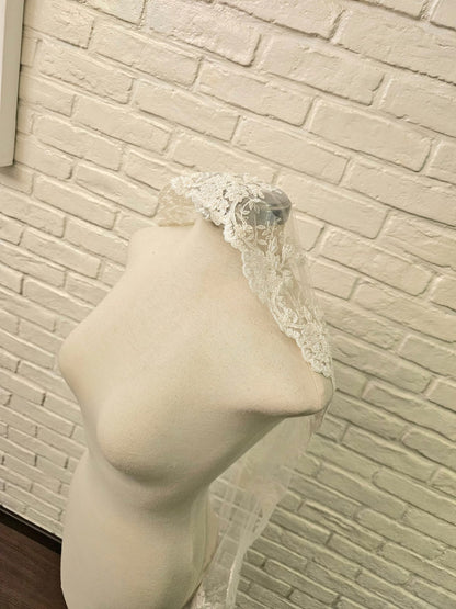Anticipo Mantilla en tul de novia mate, longitud 90 centímetros, corte virgen, encaje L, hecha a mano by Cecy M. $2,980 mxn