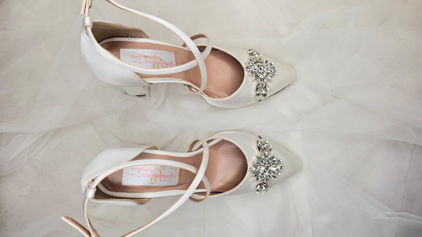 zapatilla con pedrería