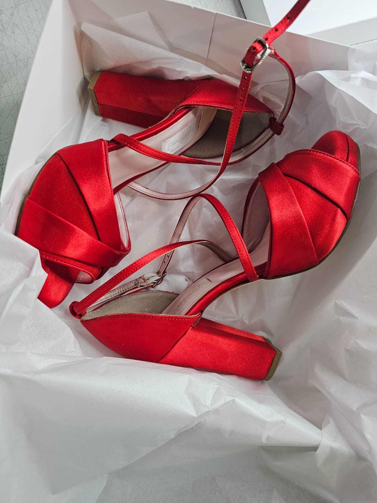 zapato rojo tacón ancho