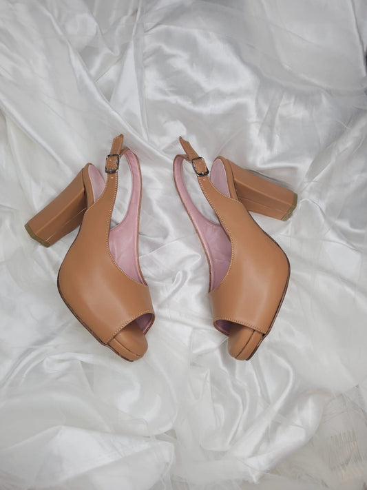zapato acón ancho