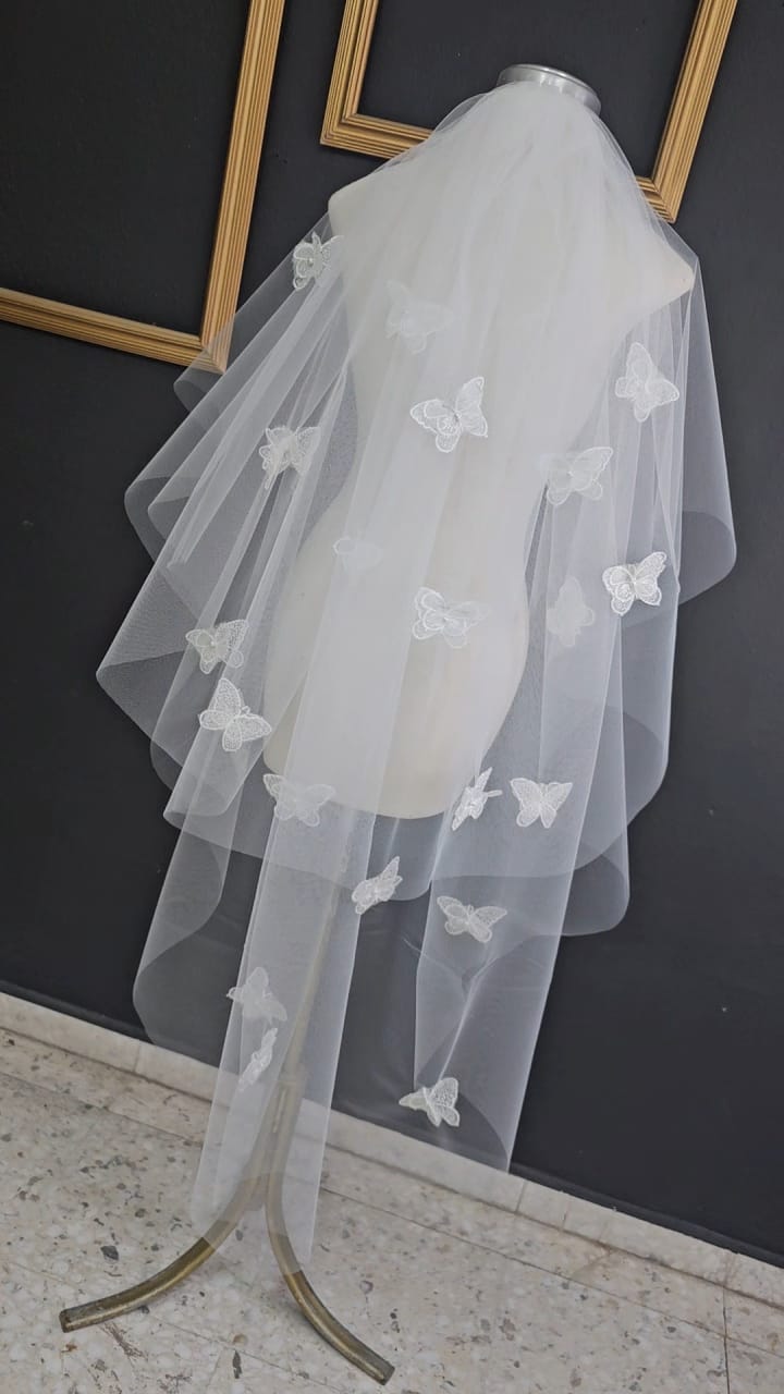 Velo de novia con mariposas