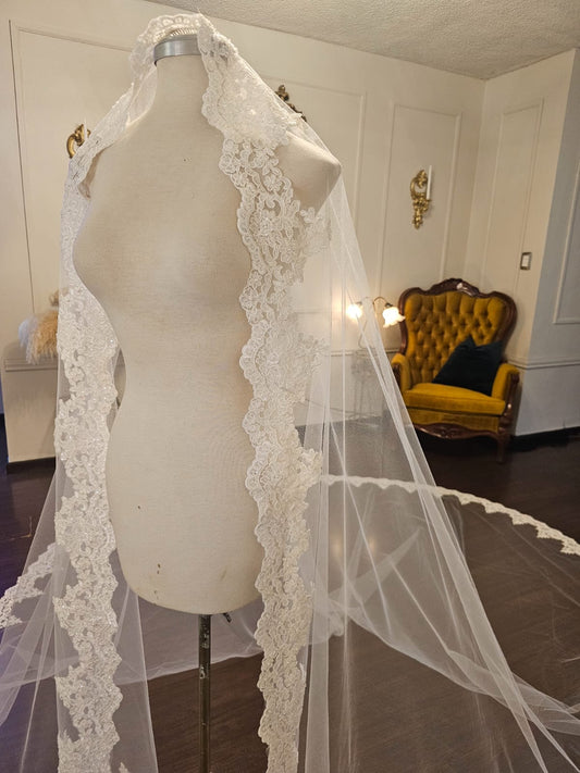 Anticipo Mantilla de Novia con Encaje L |  Corte Virgen | Longitud Catedral $5,480 mxn