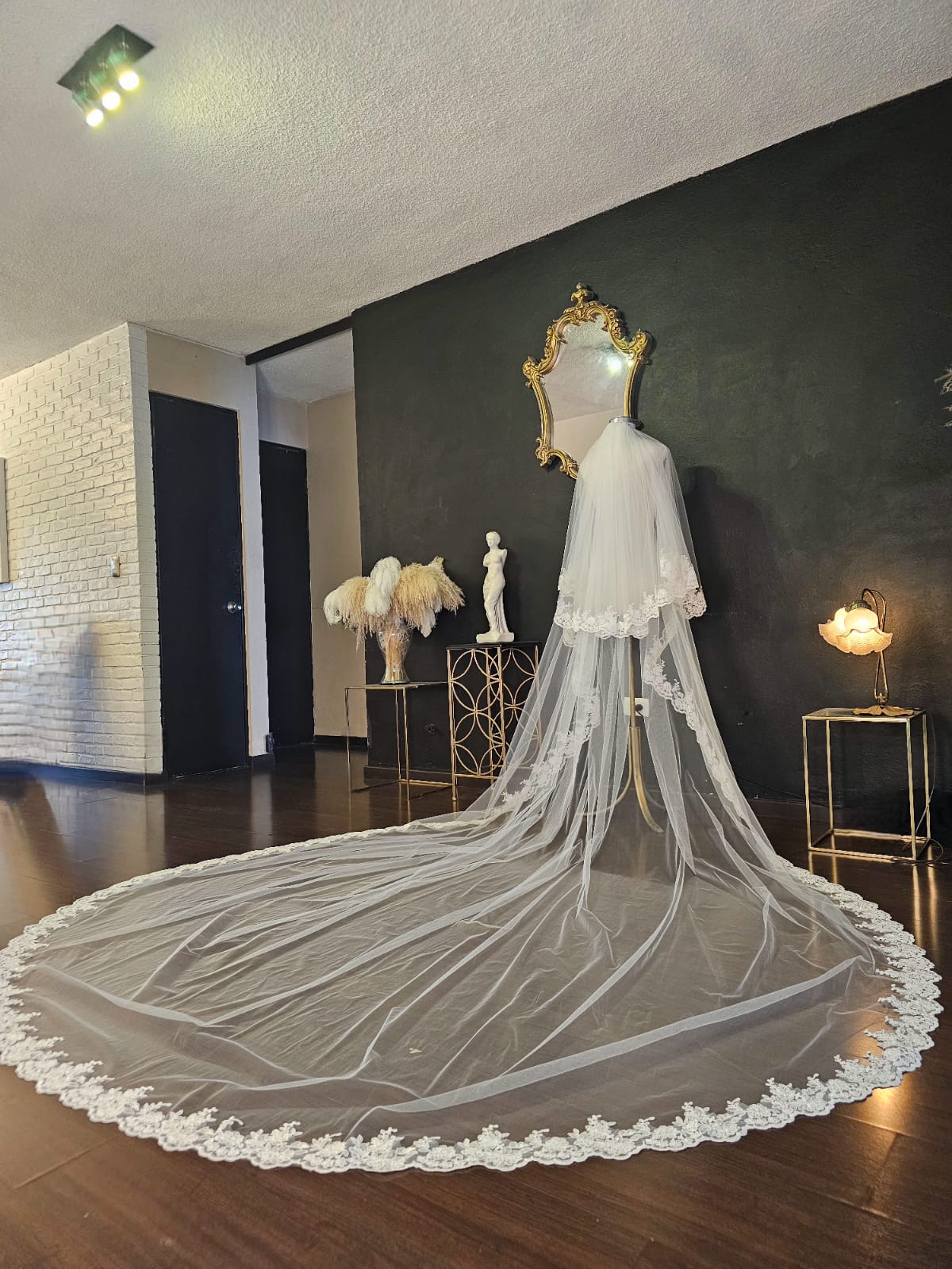 Anticipo Mantilla con Encaje L | Corte Cascada | Longitud catedral $6,580 mxn