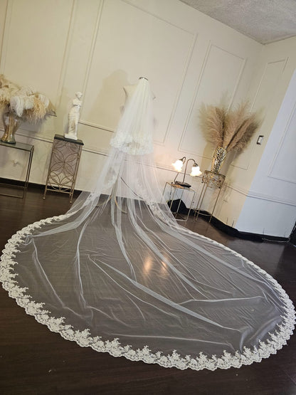 Anticipo Mantilla con Encaje L | Corte Cascada | Longitud catedral $6,580 mxn