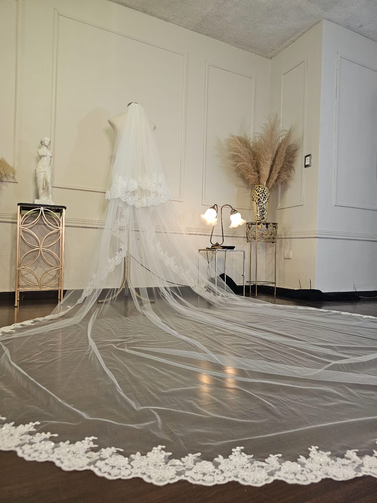 Anticipo Mantilla con Encaje L | Corte Cascada | Longitud catedral $6,580 mxn