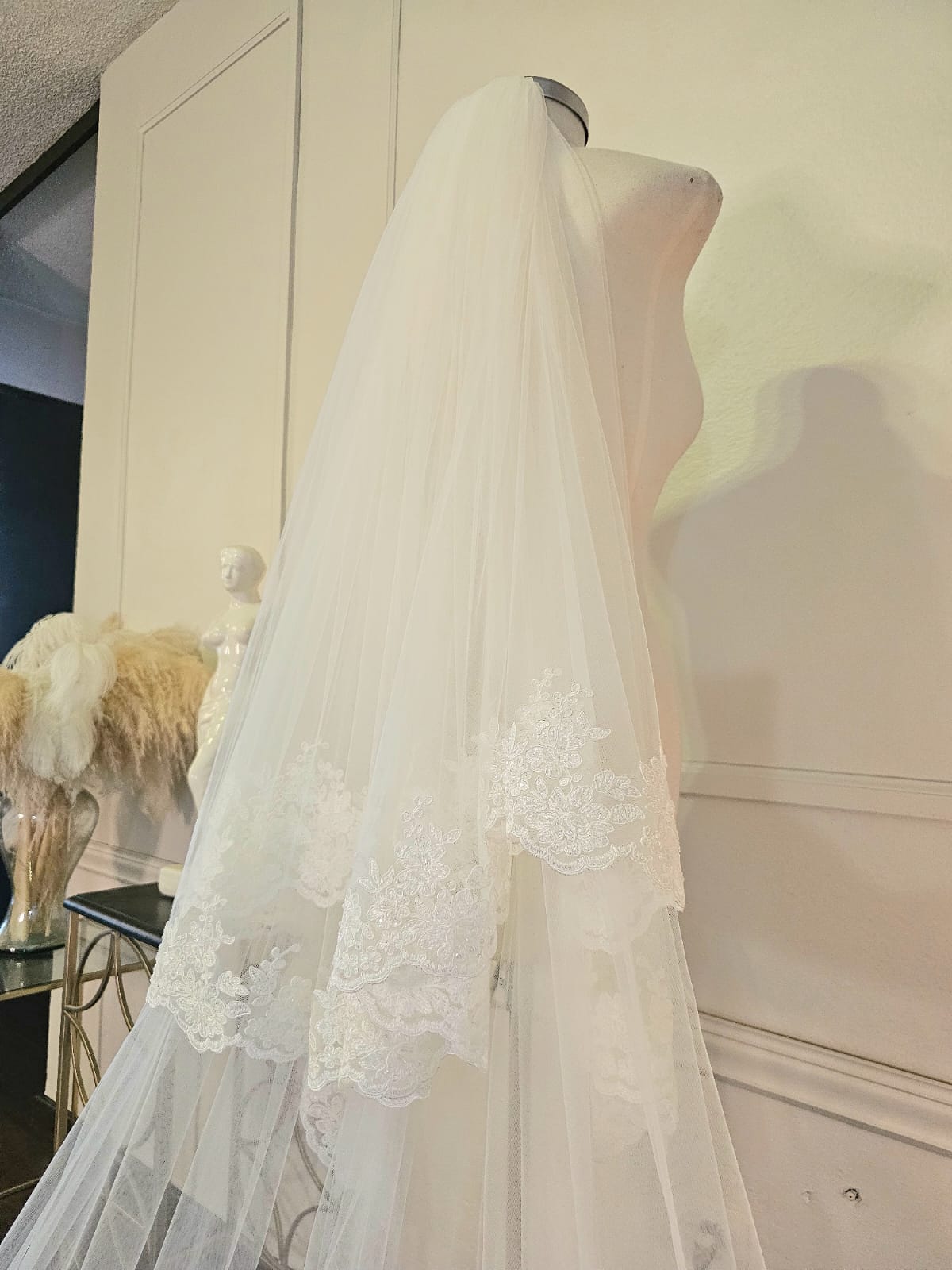 Anticipo Mantilla con Encaje L | Corte Cascada | Longitud catedral $6,580 mxn