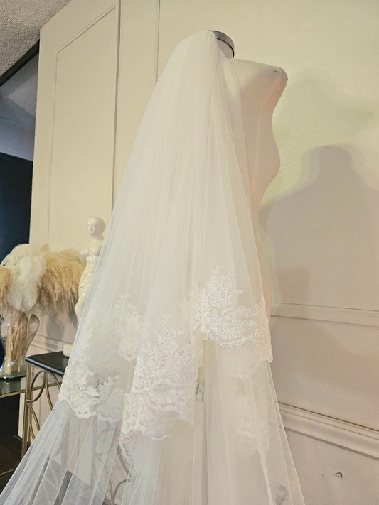 Anticipo Mantilla con Encaje L | Corte Cascada | Longitud catedral $6,580 mxn