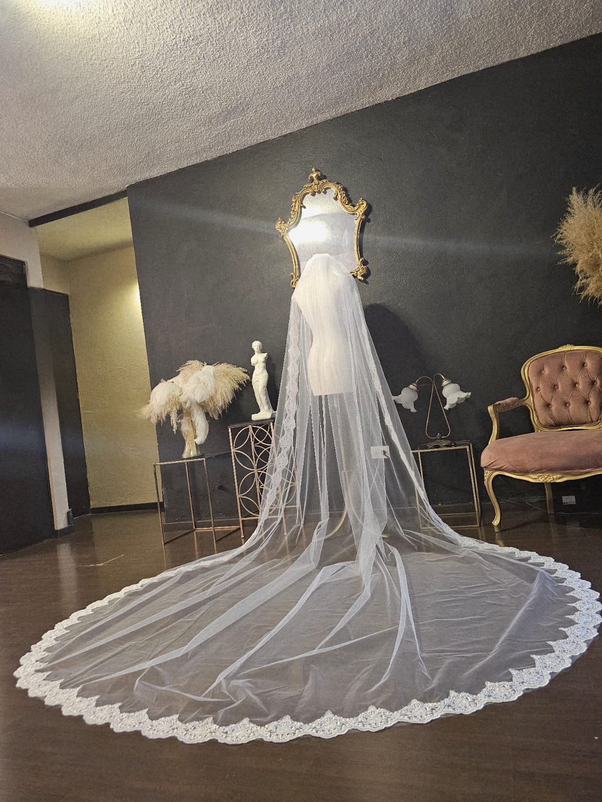 Anticipo Mantilla Encaje M | Corte Tradicional | Longitud Catedral $4,180 mxn