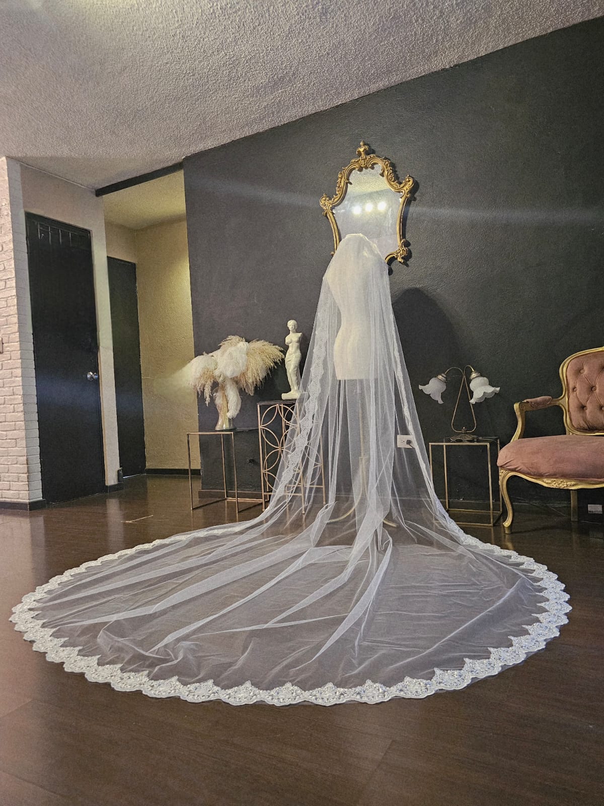 Anticipo Mantilla Encaje M | Corte Tradicional | Longitud Catedral $4,180 mxn