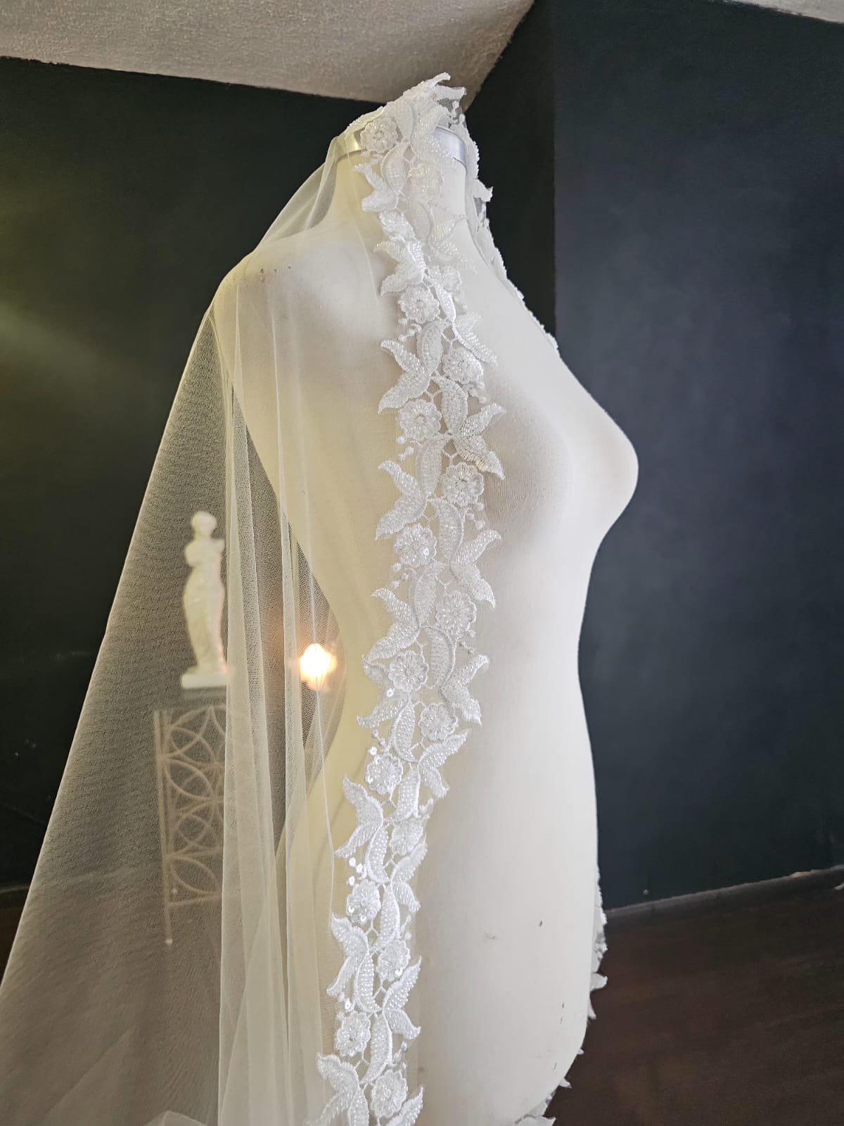 Anticipo Mantilla de Novia con Encaje M | Corte Virgen | Longitud Catedral $5,180 mxn