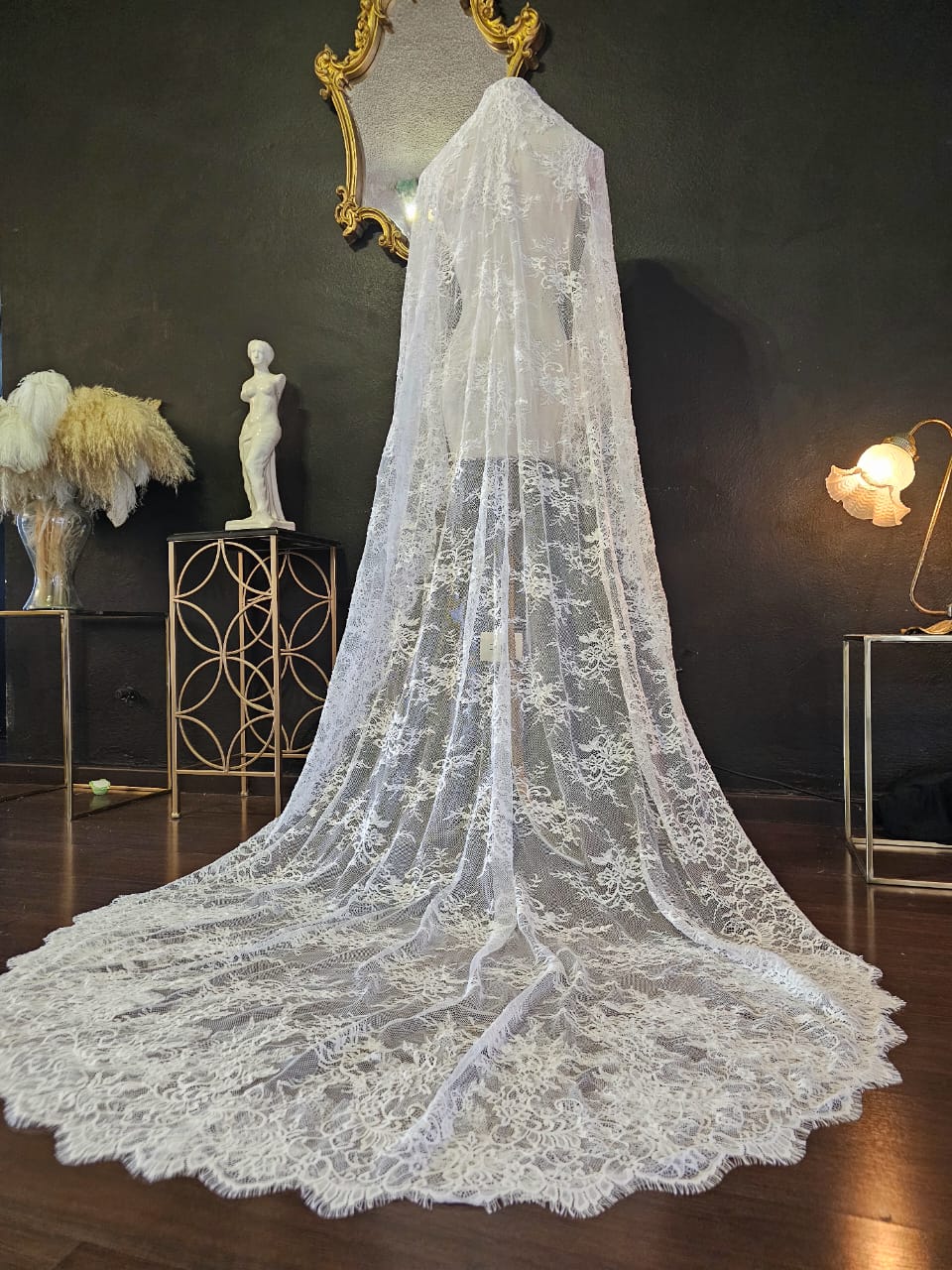 Anticipo Mantilla Española | Corte Virgen | Longitud 2 metros $4,280 mxn