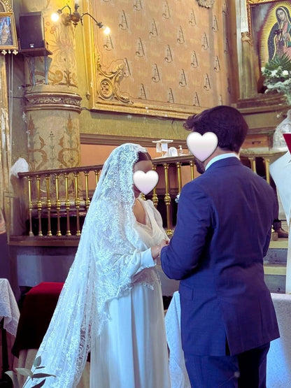 Anticipo Mantilla Española | Corte Virgen | Longitud 2 metros $4,280 mxn