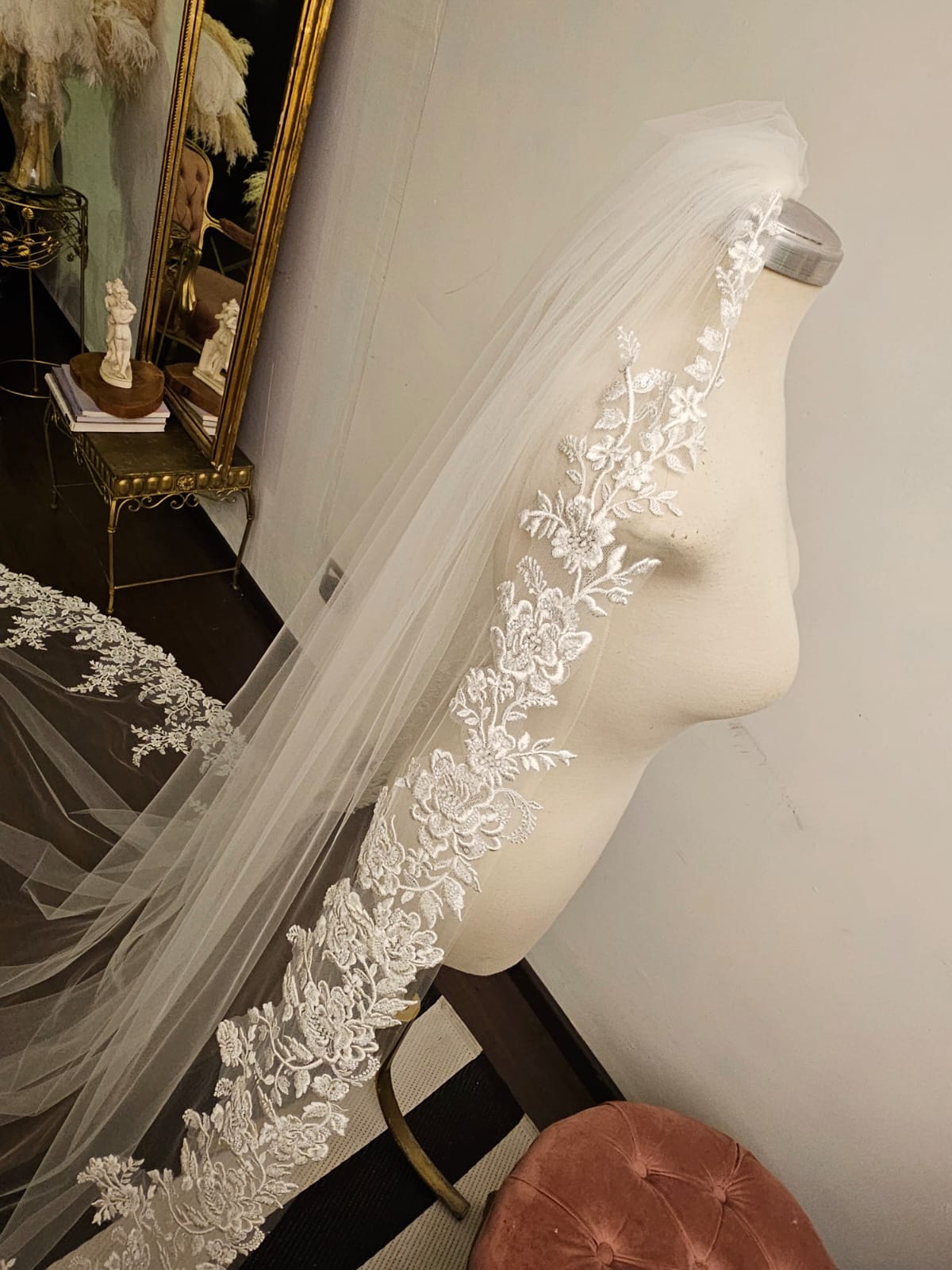 Anticipo Mantilla con Encaje XXL | Corte Tradicional | Longitud Catedral $6,980 mxn