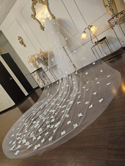 Anticipo Velo de Novia con flores blancas y cristales | Corte tradicional | Longitud Catedral $2,980 mxn