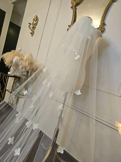 Anticipo Velo de Novia con flores blancas y cristales | Corte tradicional | Longitud Catedral $2,980 mxn
