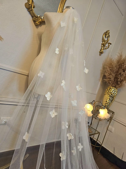 Anticipo Velo de Novia con flores blancas y cristales | Corte tradicional | Longitud Catedral $2,980 mxn