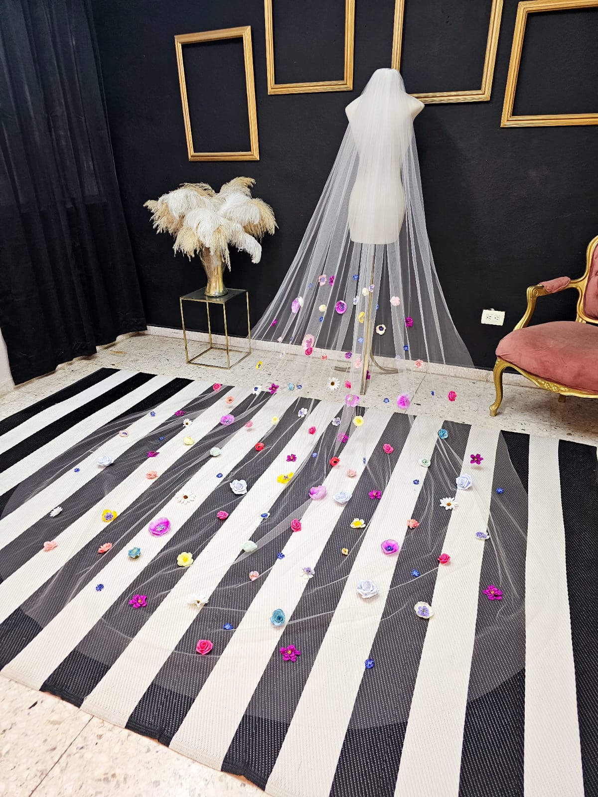 Anticipo Velo de Novia decorado con flores | Corte tradicional | Longitud catedral $2,980 mxn