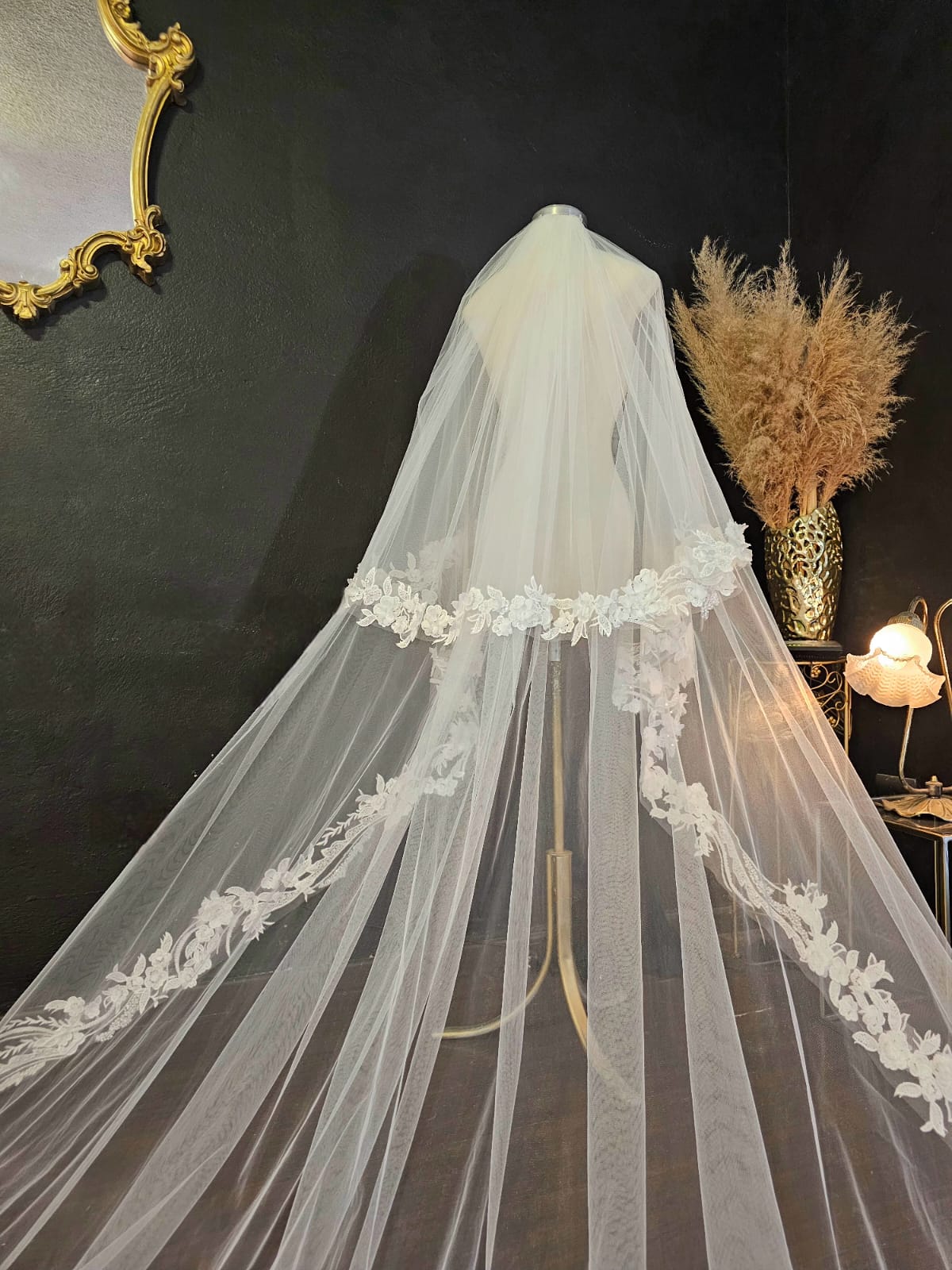 Velo de Novia estilo mantilla encaje 3D | Corte cascada  | Longitud Catedral $8,180 mxn