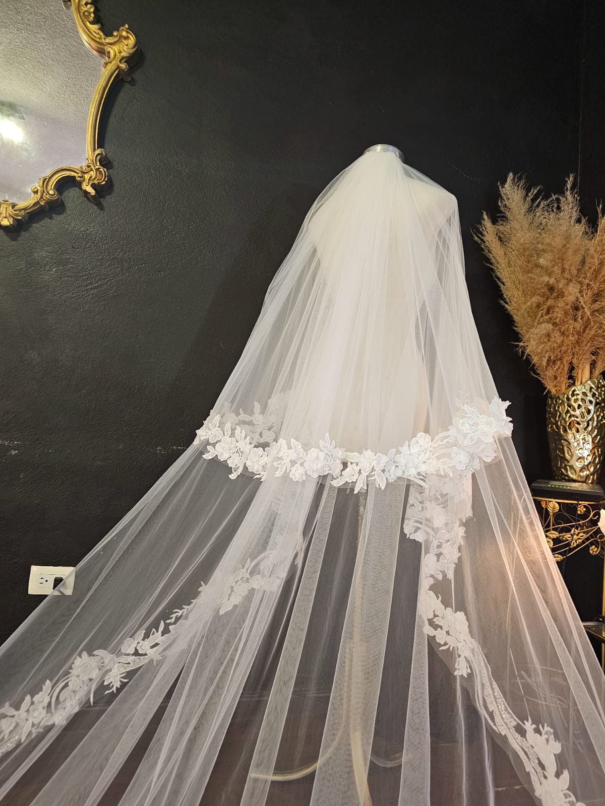 Velo de Novia estilo mantilla encaje 3D | Corte cascada  | Longitud Catedral $8,180 mxn