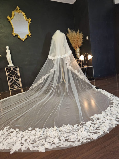 Velo de Novia estilo mantilla encaje 3D | Corte cascada  | Longitud Catedral $8,180 mxn