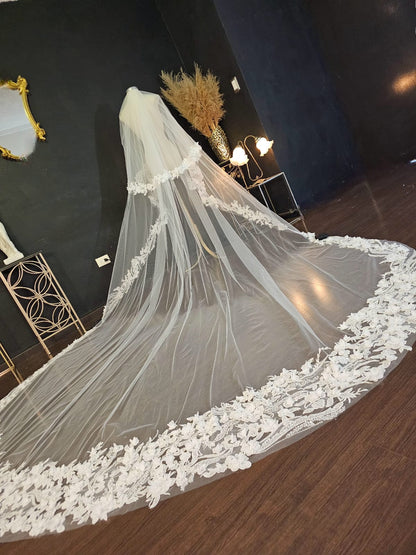 Velo de Novia estilo mantilla encaje 3D | Corte cascada  | Longitud Catedral $8,180 mxn