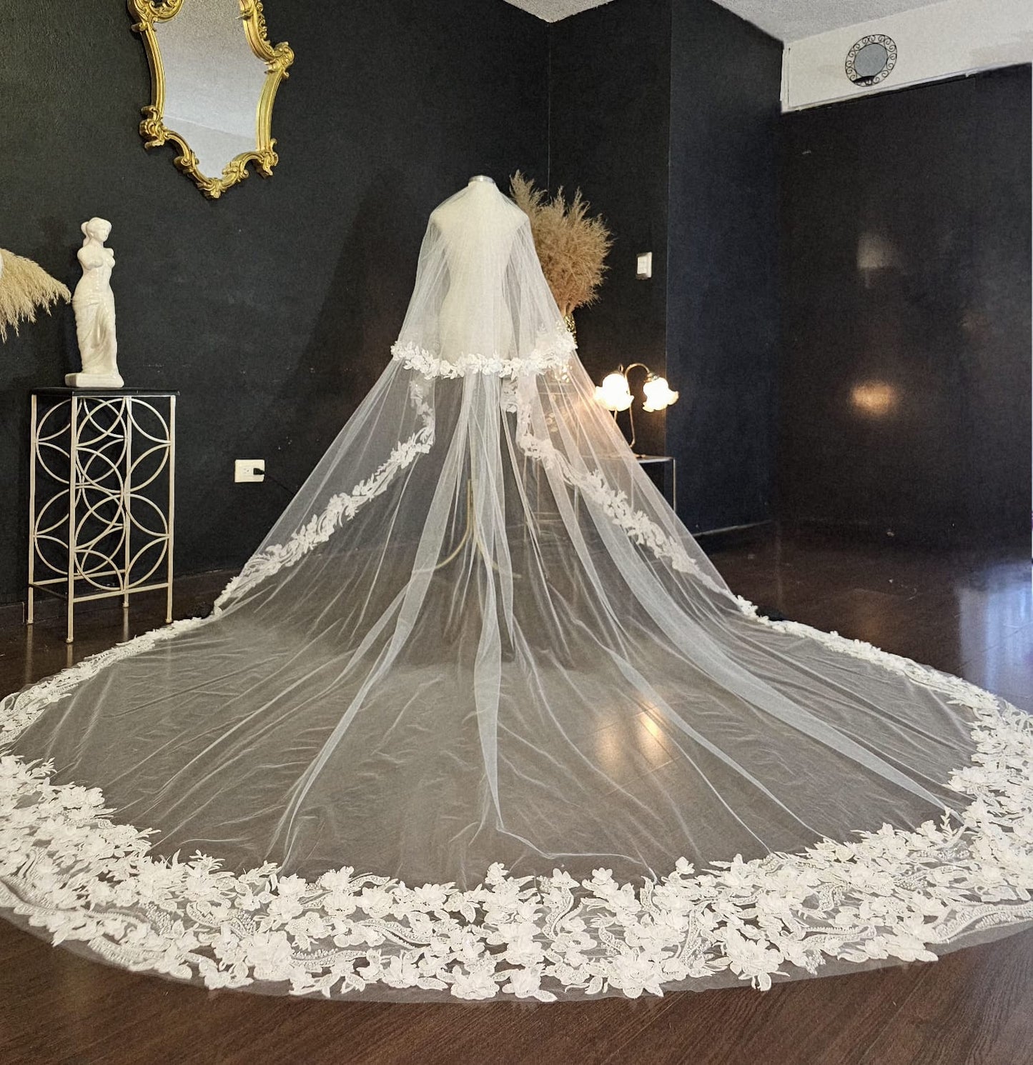 Velo de Novia estilo mantilla encaje 3D | Corte cascada  | Longitud Catedral $8,180 mxn