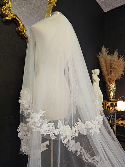 Velo de Novia estilo mantilla encaje 3D | Corte cascada  | Longitud Catedral $8,180 mxn
