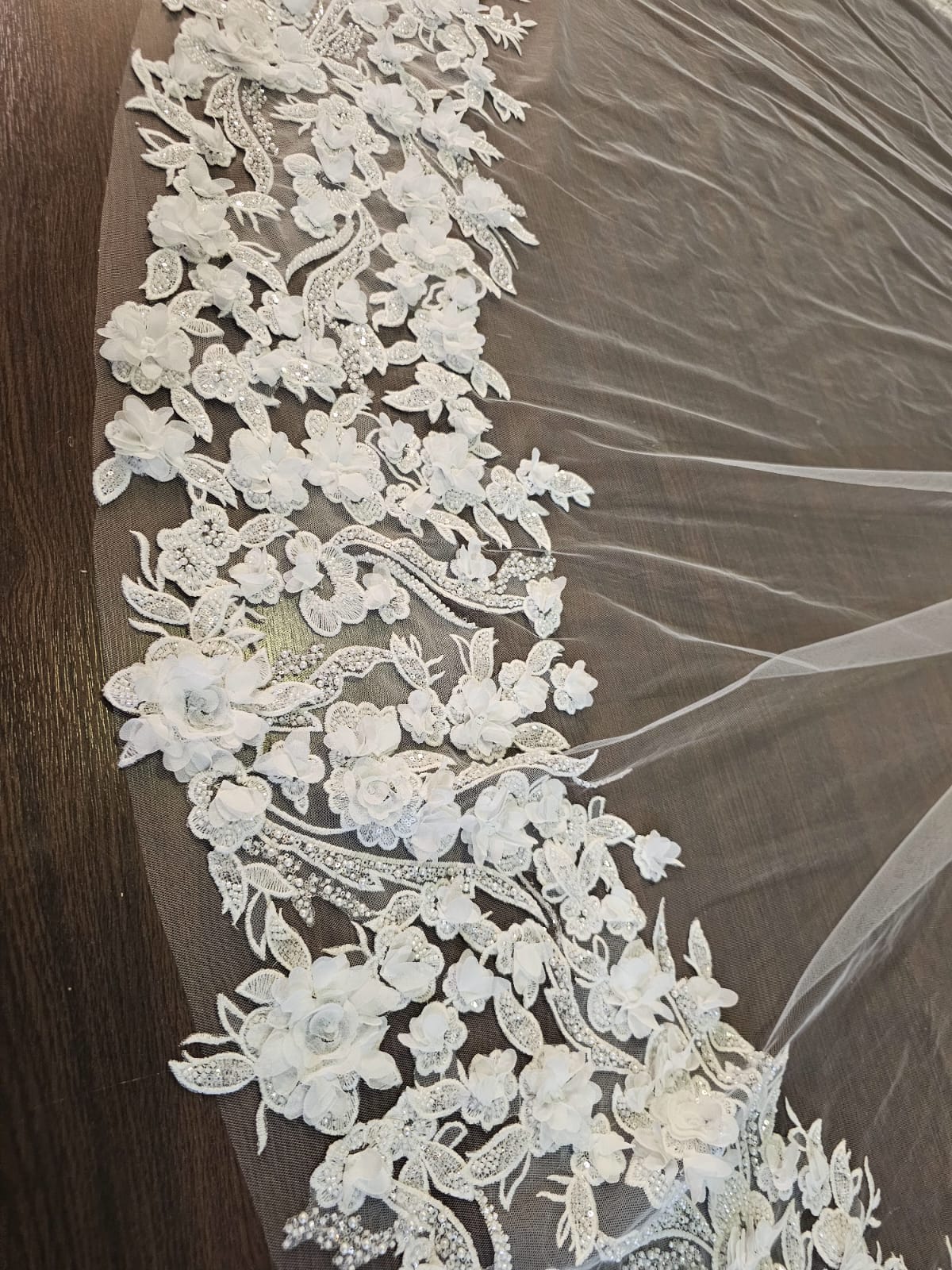 Velo de Novia estilo mantilla encaje 3D | Corte cascada  | Longitud Catedral $8,180 mxn