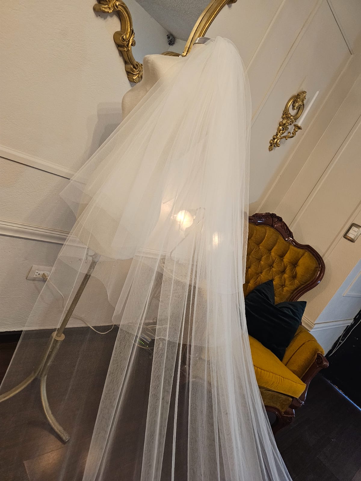 Anticipo Velo de Novia Amantillado con aplicaciones | Corte Cascada | Longitud Catedral $5,180 mxn