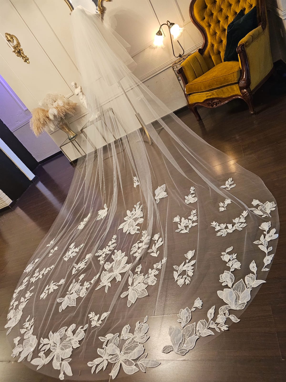Anticipo Velo de Novia Amantillado con aplicaciones | Corte Cascada | Longitud Catedral $5,180 mxn